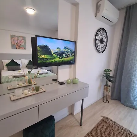 Lazuli Center 161 - 100 M From The Ларнака