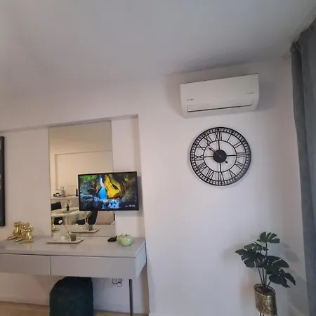 Lazuli Center 161 - 100 M From The