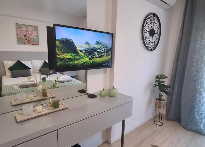 Lazuli Center 161 - 100 M From The Larnaca