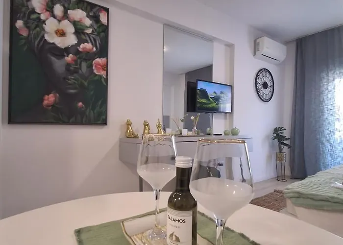 Lazuli Center 161 - 100 M From The * Larnaca