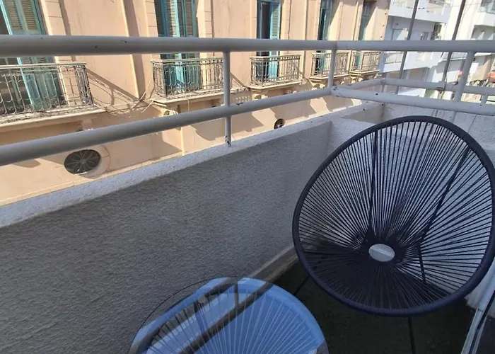 Lazuli Center 161 - 100 M From The * Larnaca