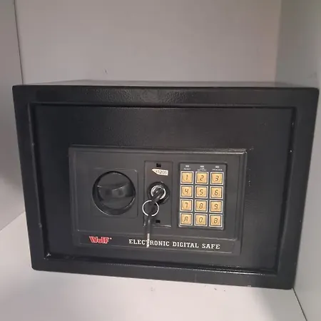 Lazuli Center 161 - 100 M From The * Larnaca