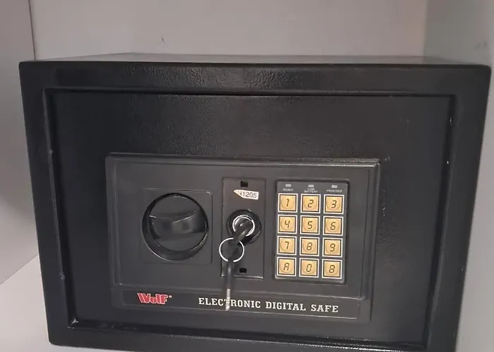 Lazuli Center 161 - 100 M From The * Larnaca